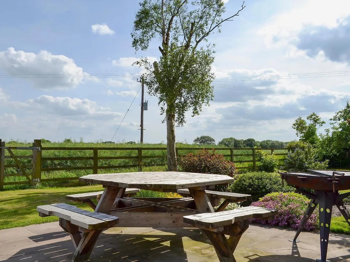 Villa Tudor House Eastrington
